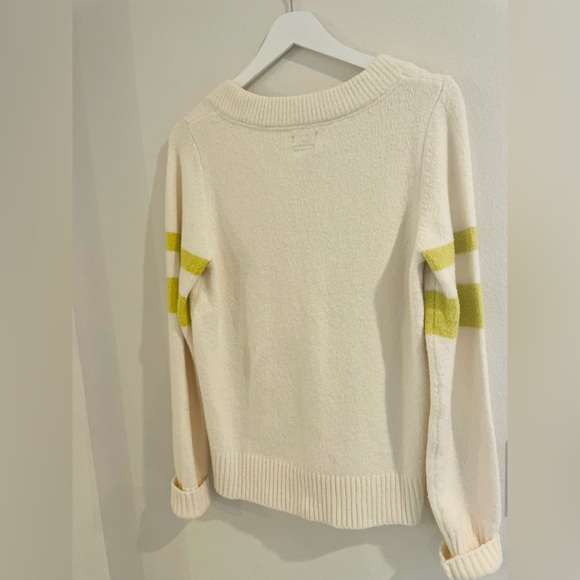 Faherty Varsity V-Neck Sweater in Cream size Small - Picture 11 of 11